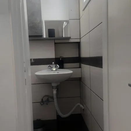 Anemela Basic Apartment