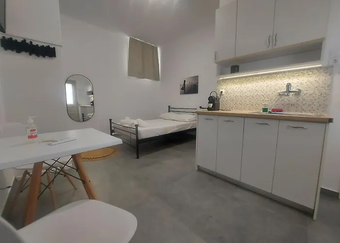 Anemela Basic * Naxos City